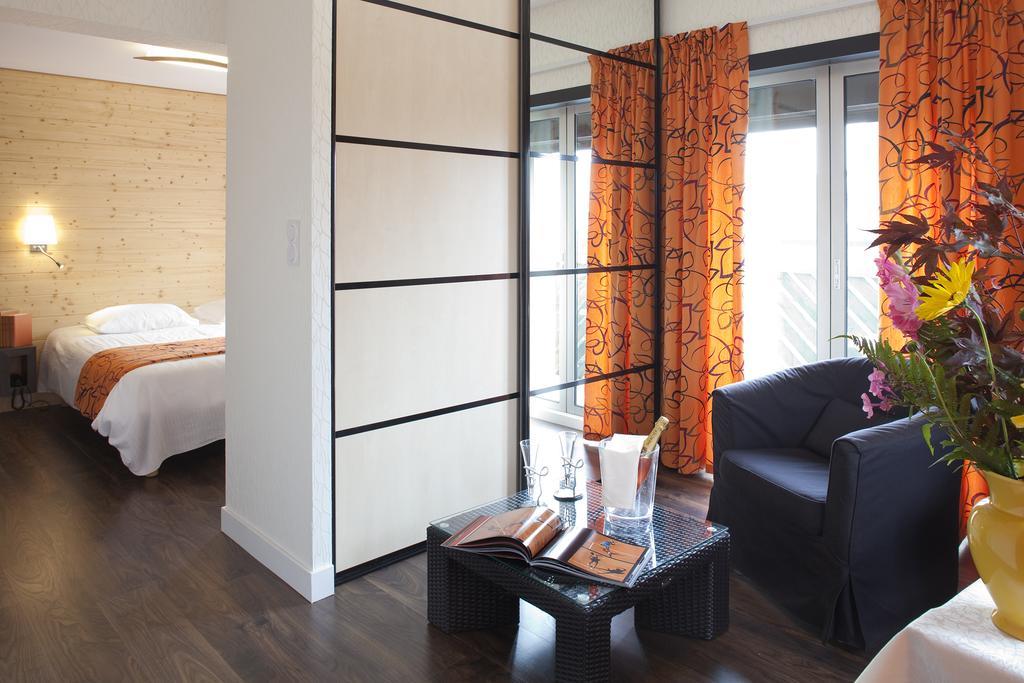 Logis Hotel Clair Matin Le Chambon-sur-Lignon Bagian luar foto